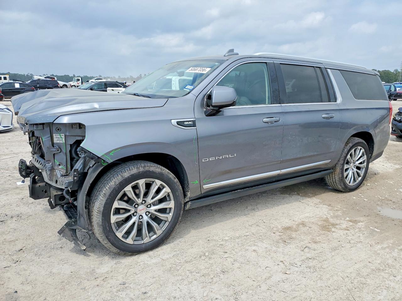 Salvage GMC Yukon Image