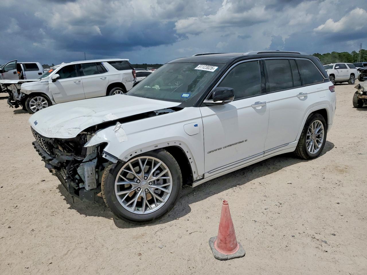 Salvage Jeep Cherokee Image