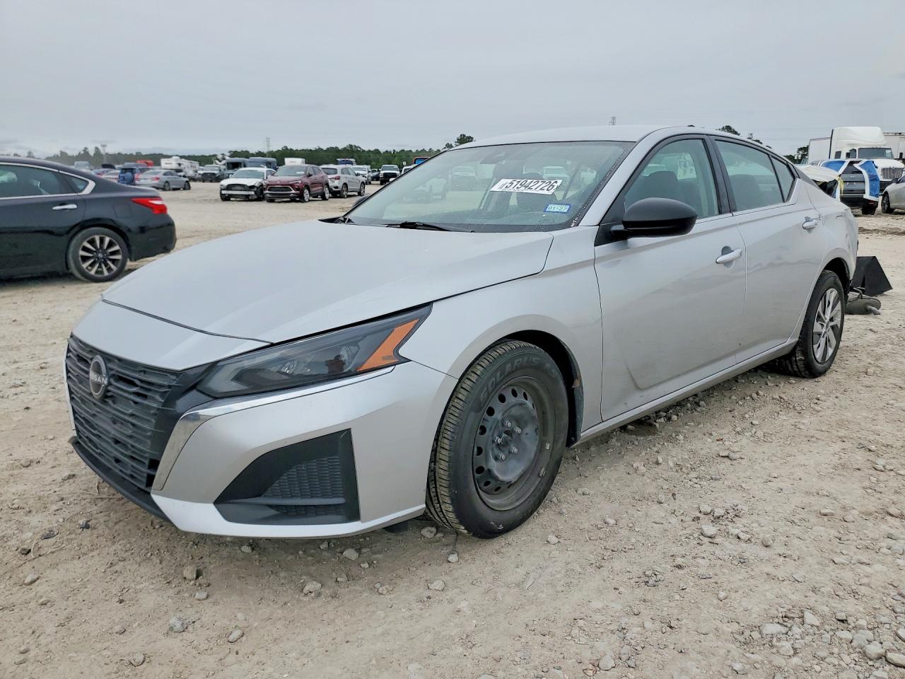 Salvage Nissan Altima Image