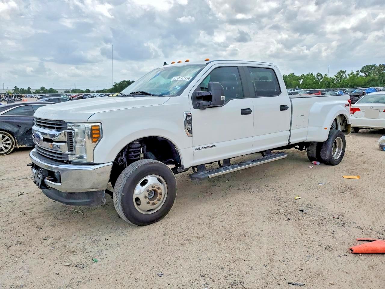 Salvage Ford F-350 Image