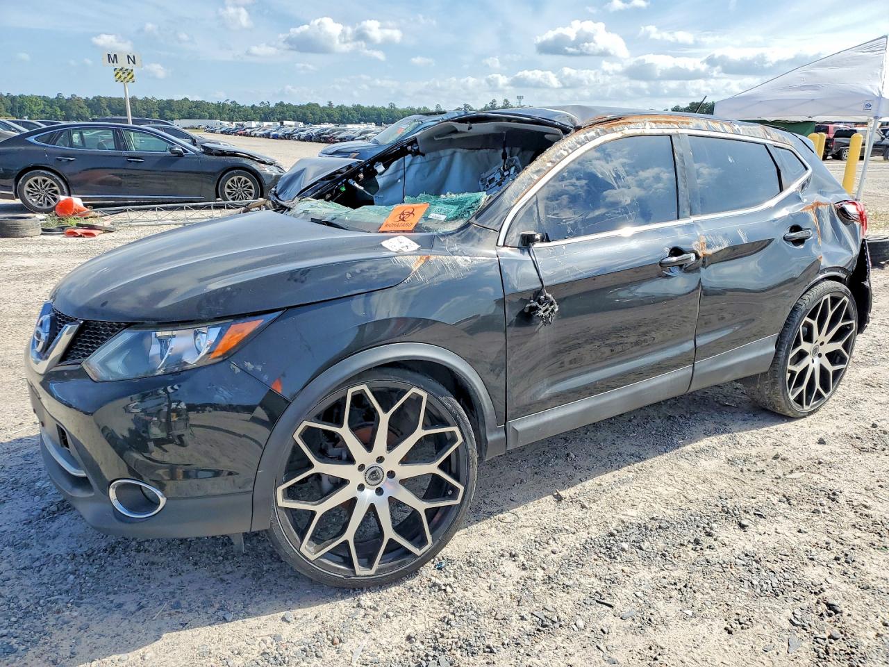 Salvage Nissan Rogue Image