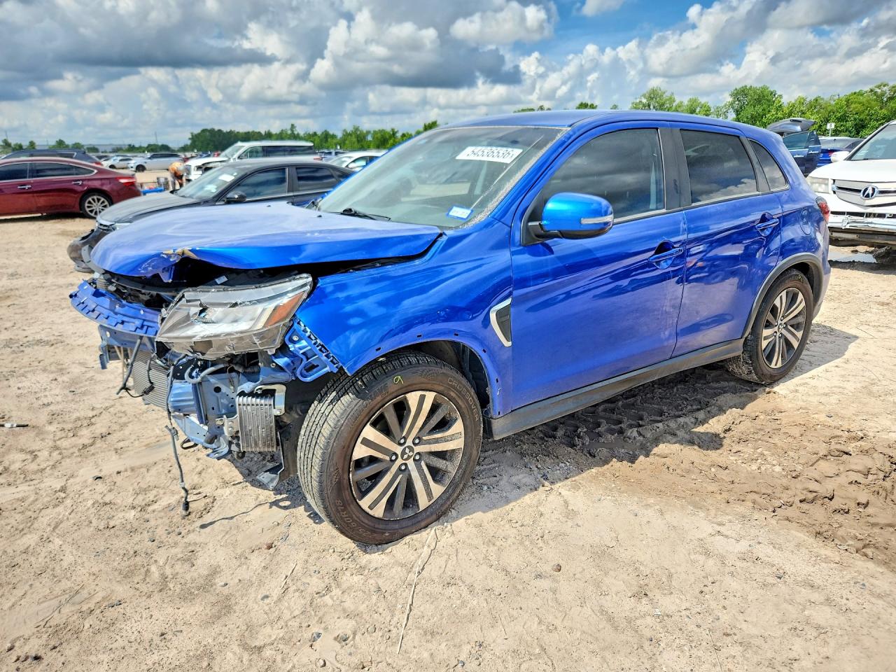 Salvage Mitsubishi Outlander Image