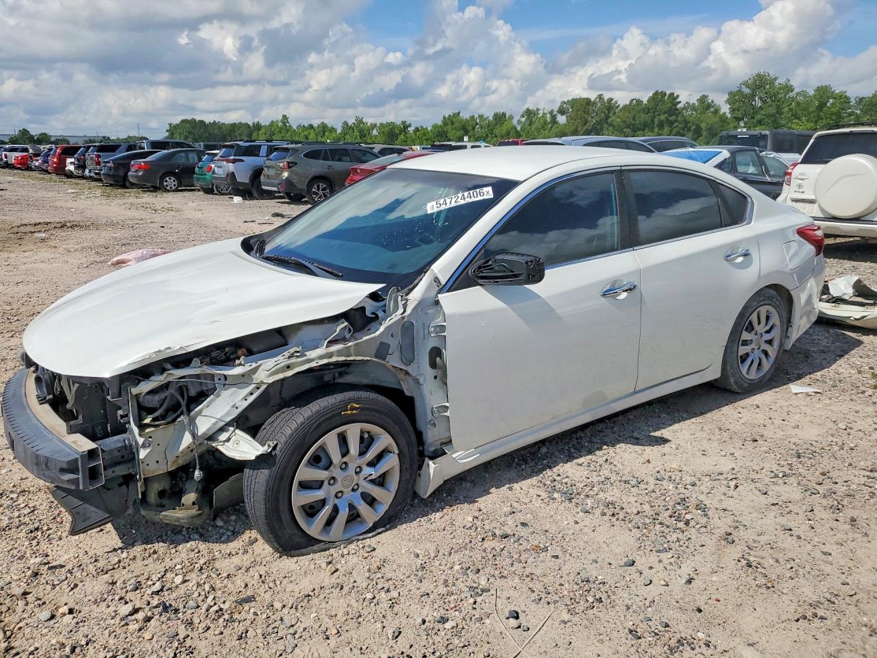 Salvage Nissan Altima Image
