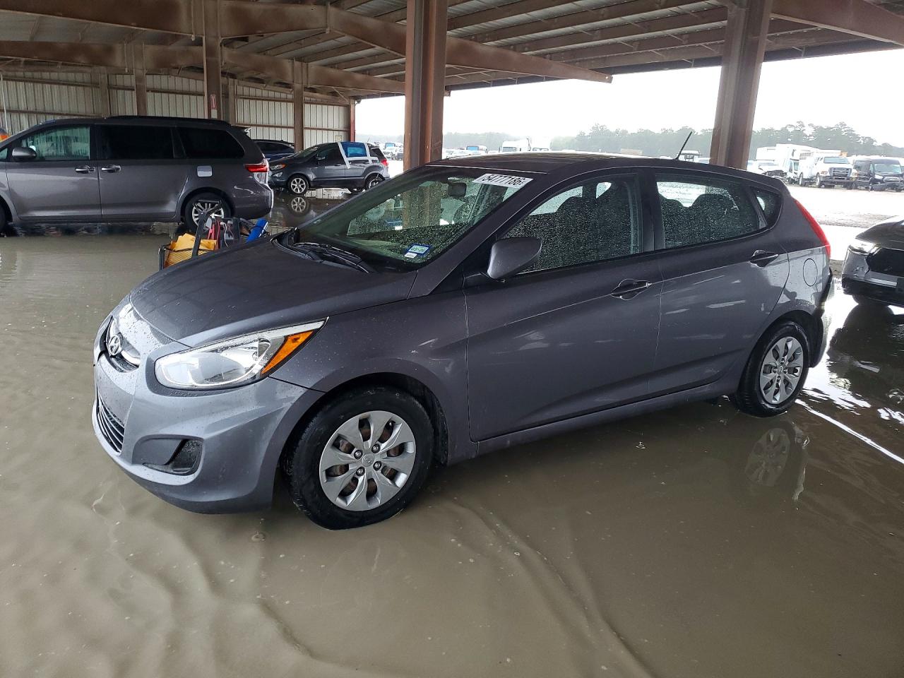 Salvage Hyundai ACCENT Image