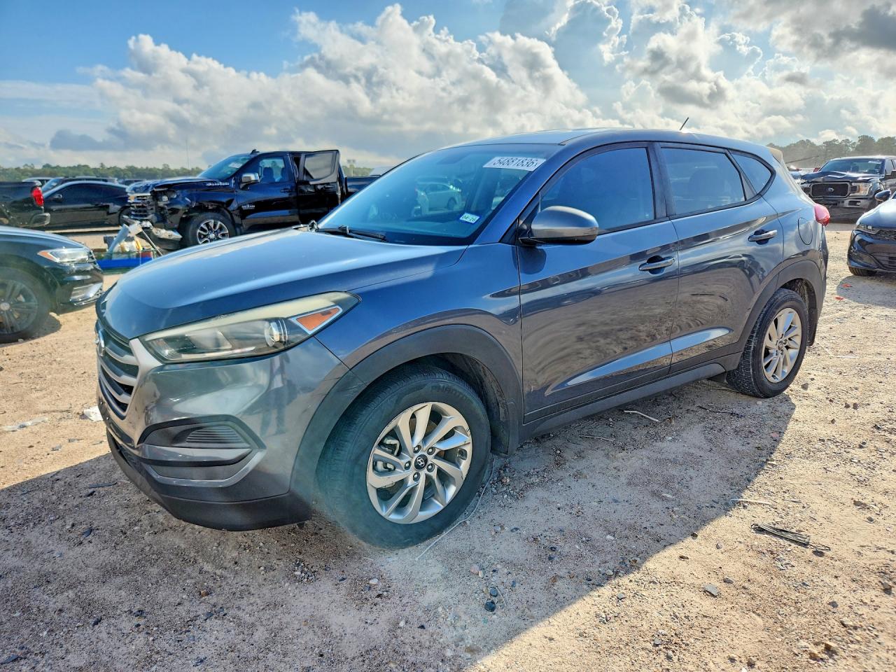 Salvage Hyundai TUCSON Image