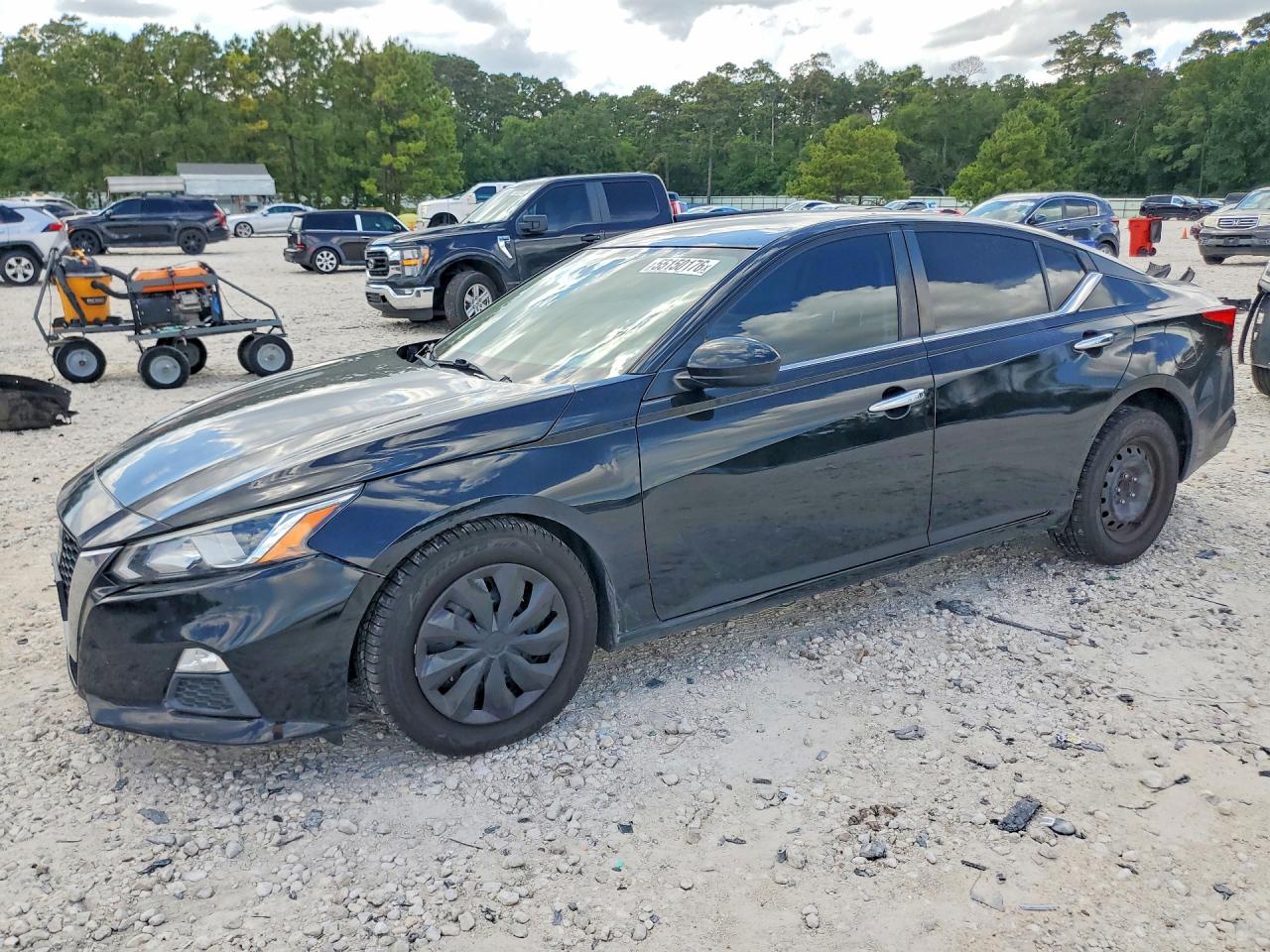 Salvage Nissan Altima Image