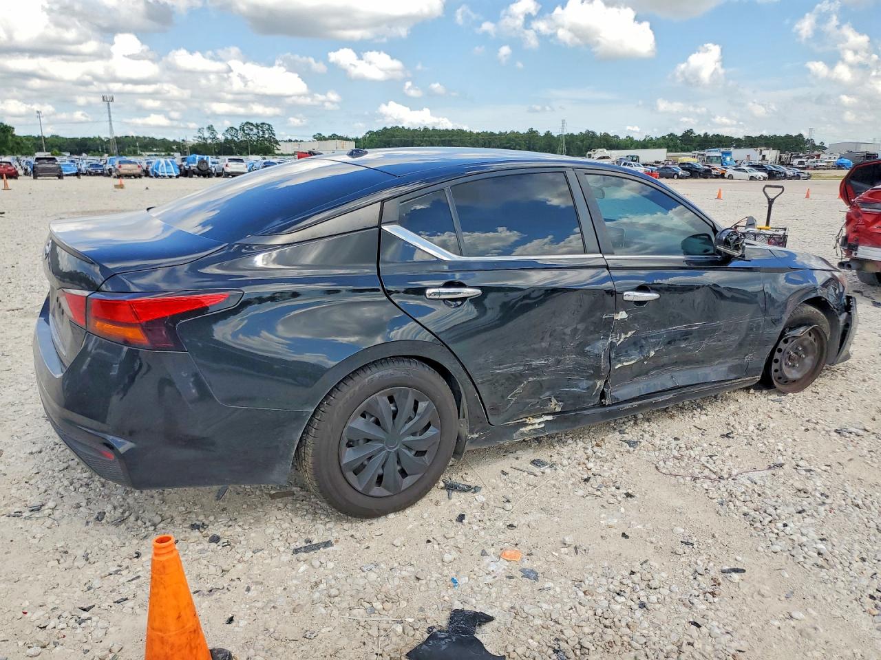 Nissan Altima S