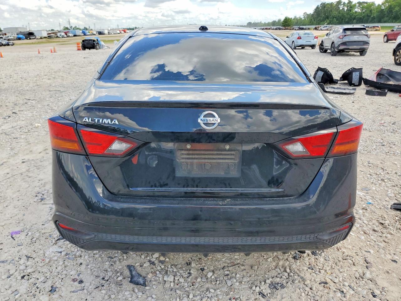 Nissan Altima S