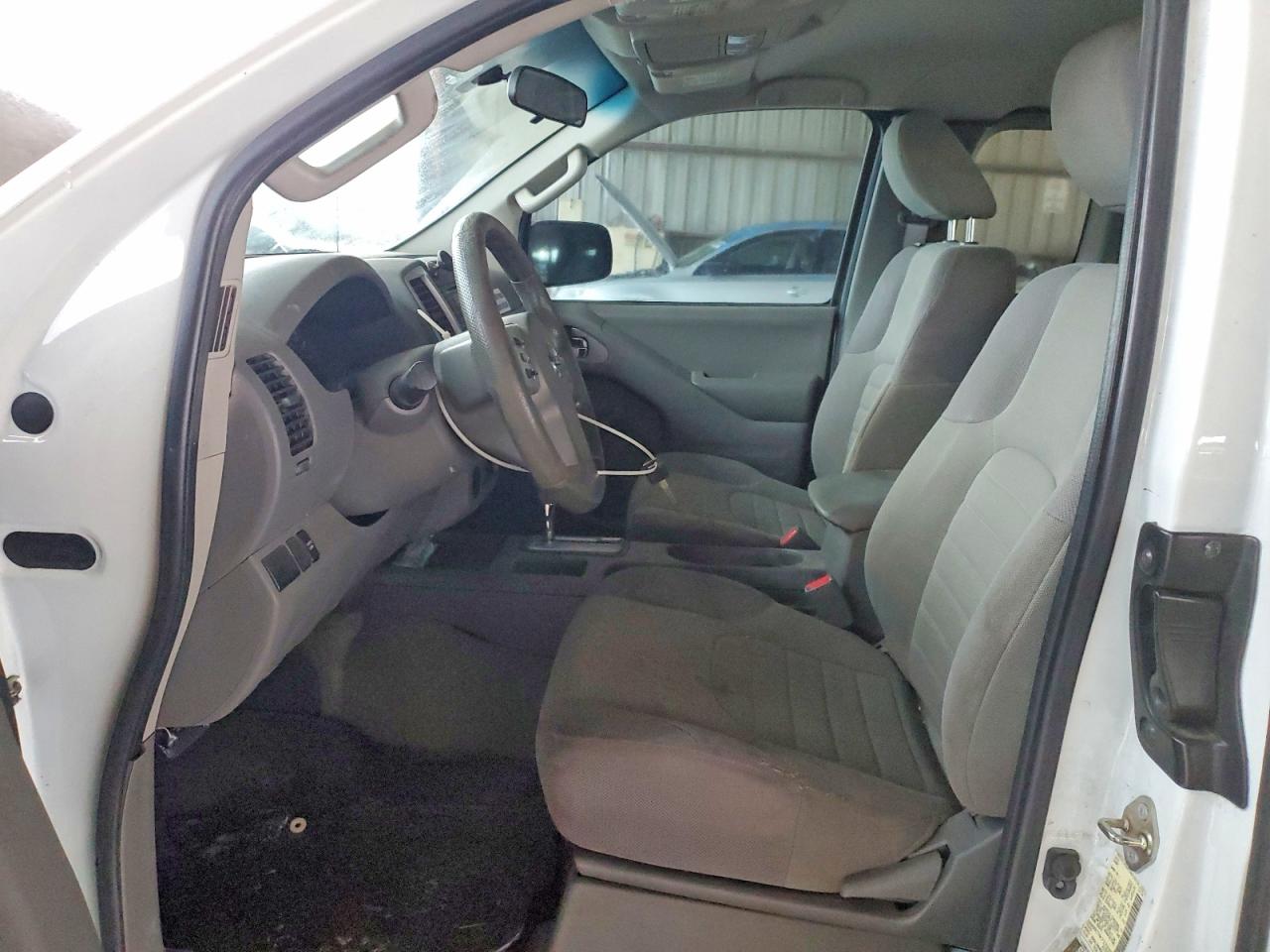 Nissan Frontier S