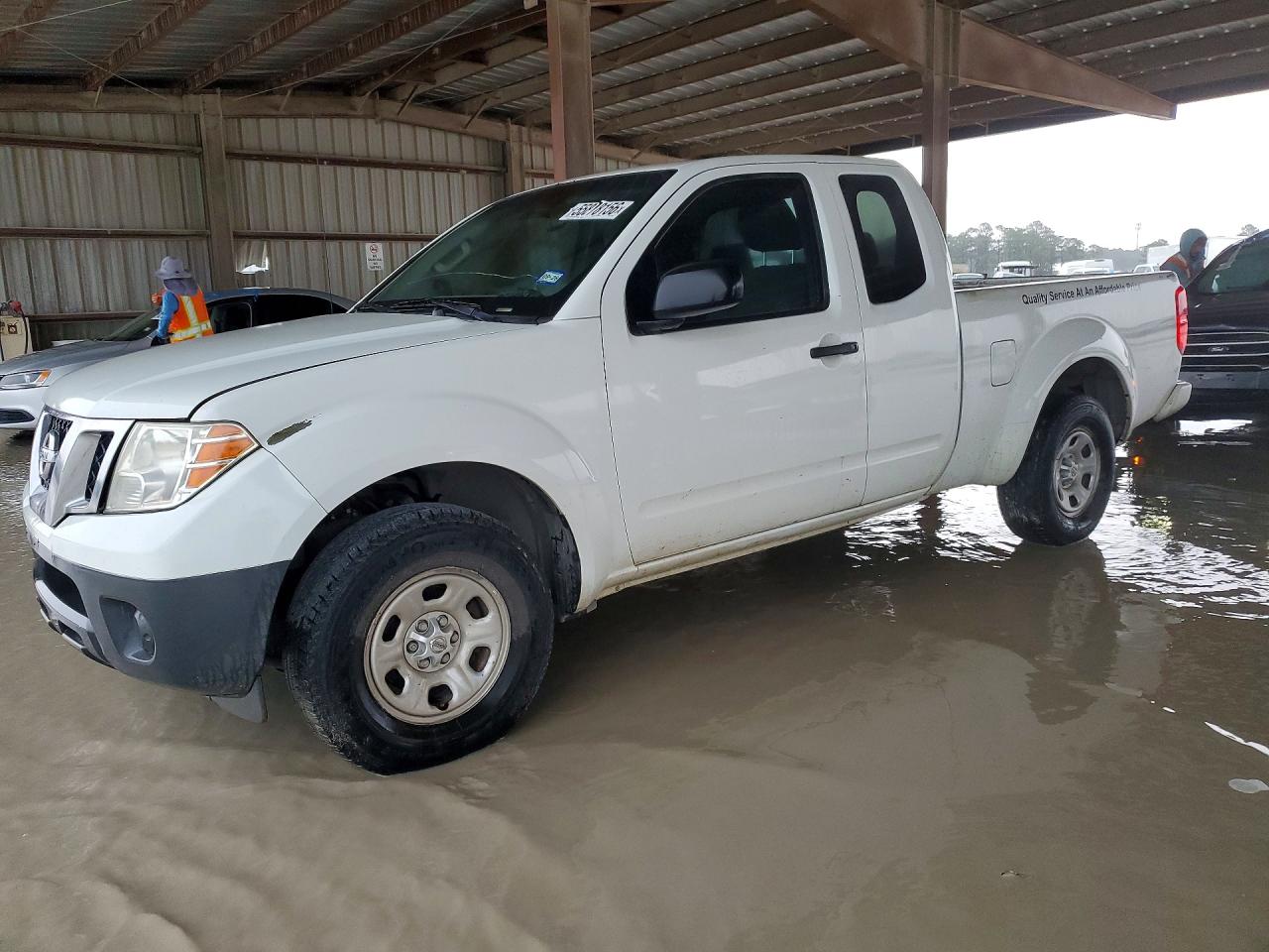 Salvage Nissan Frontier Image