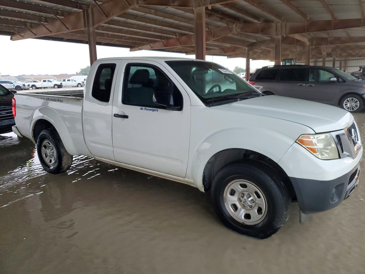 Nissan Frontier S