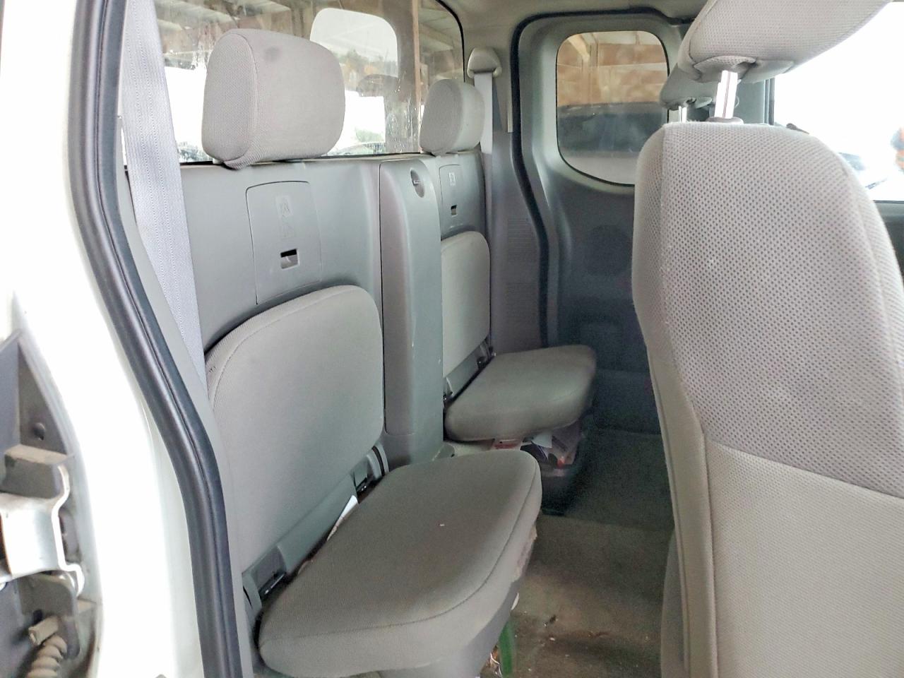 Nissan Frontier S