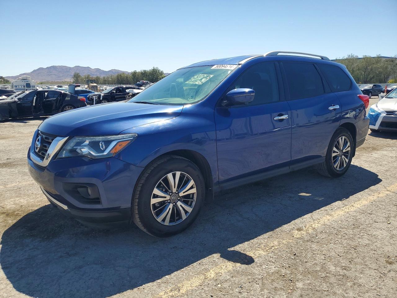 Salvage Nissan Pathfinder Image