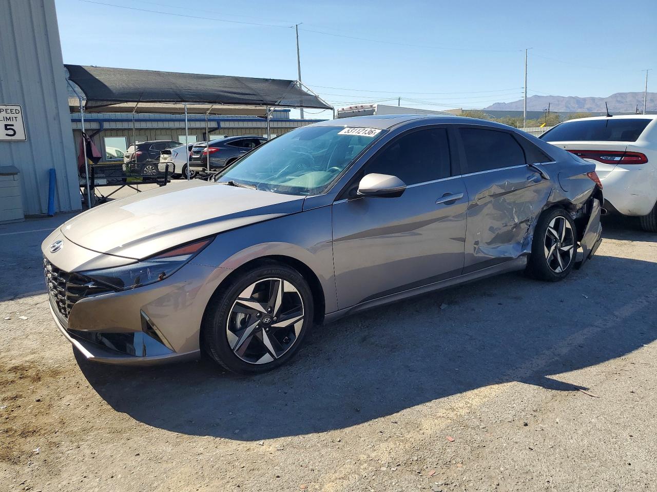Salvage Hyundai ELANTRA Image