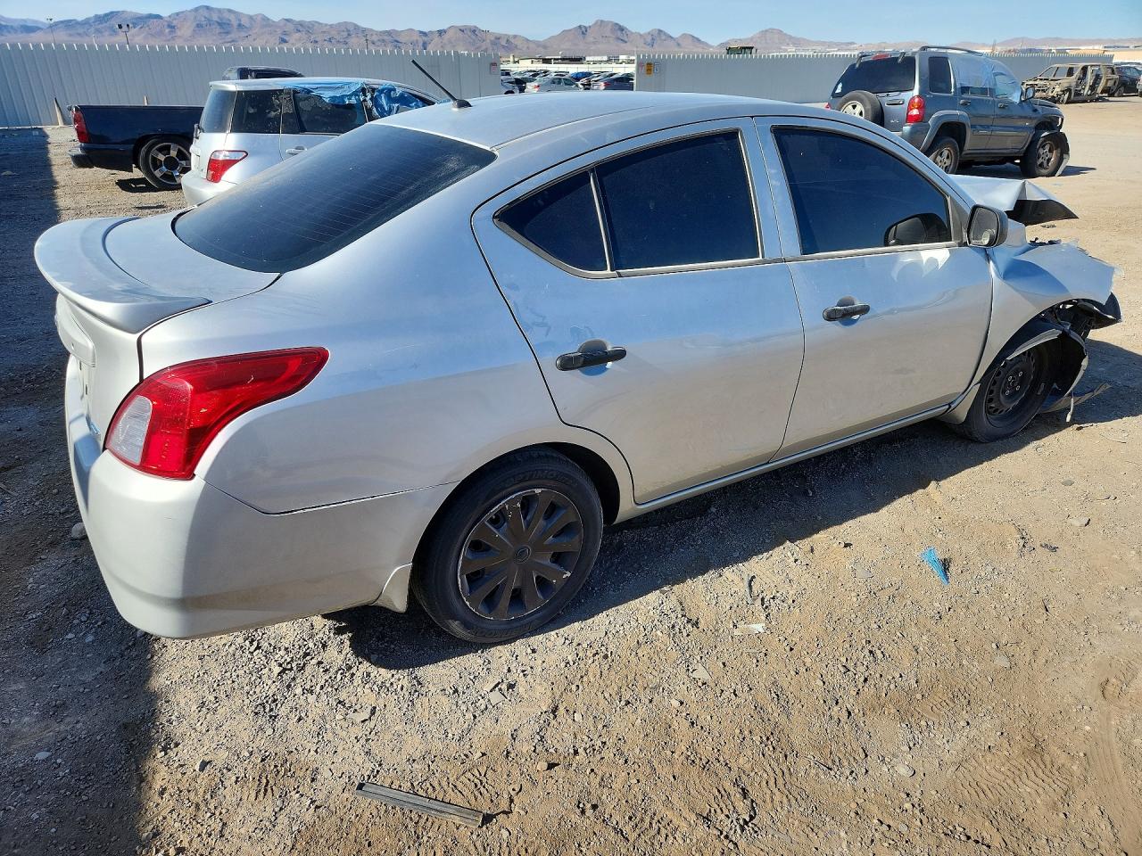Nissan Versa 1.6 S Plus
