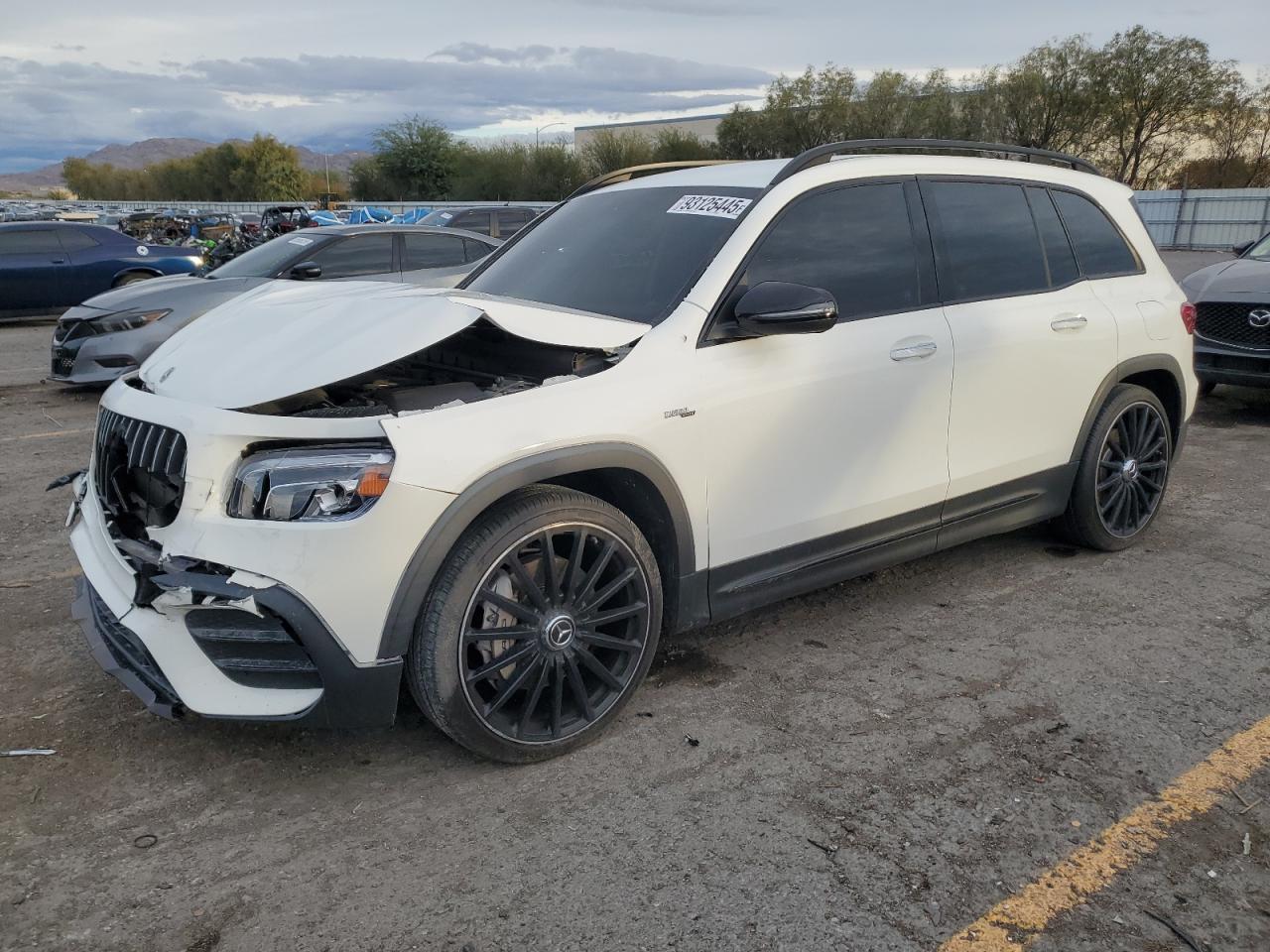 Salvage Mercedes-Benz GLB Image