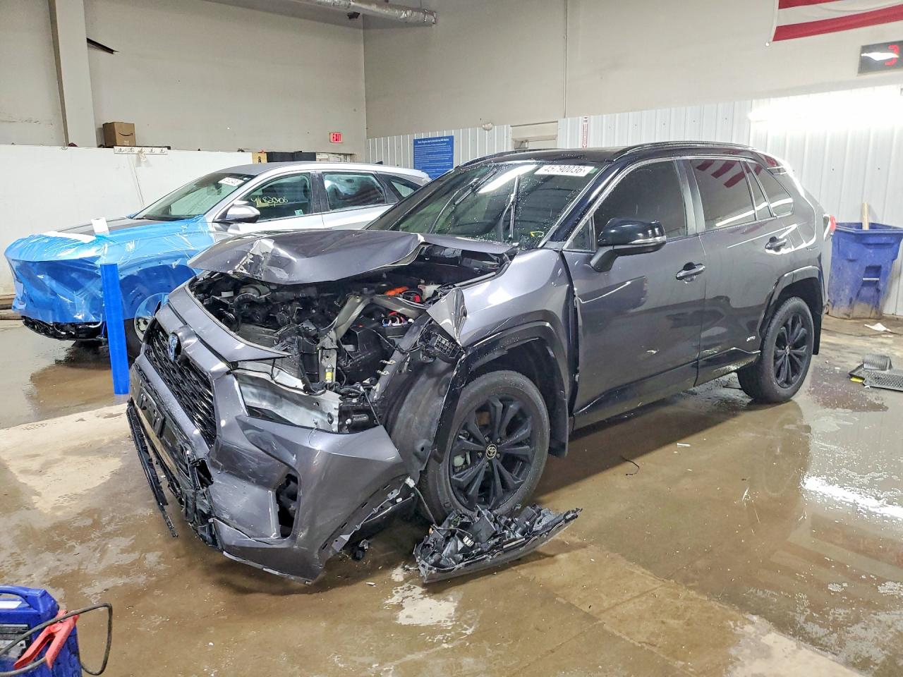 Salvage Toyota RAV4 Image