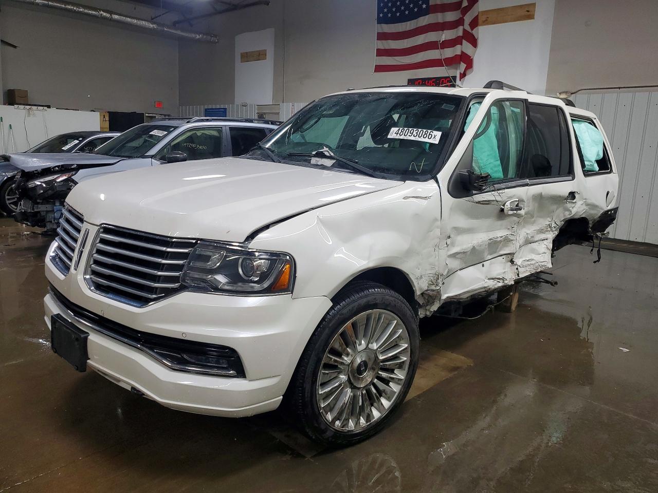 Salvage Lincoln Navigator Image