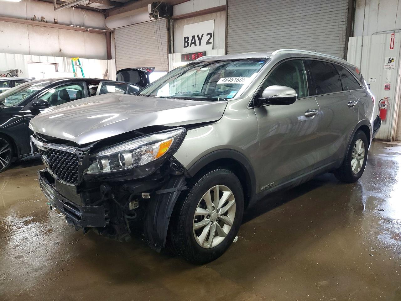 Salvage Kia Sorento Image