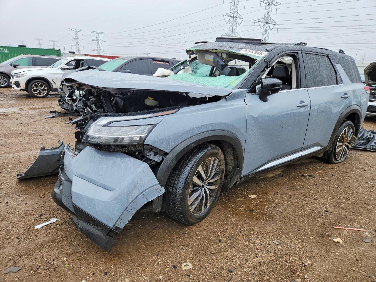 Salvage Nissan Pathfinder Image