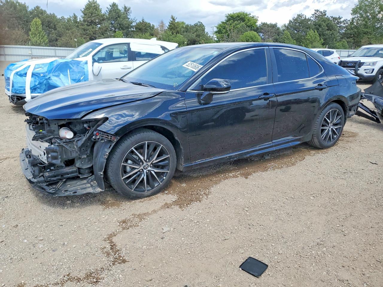 Salvage Toyota Camry Image