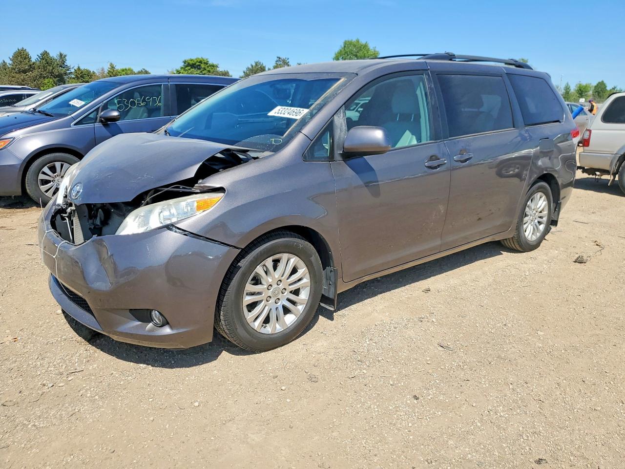 Salvage Toyota Sienna Image
