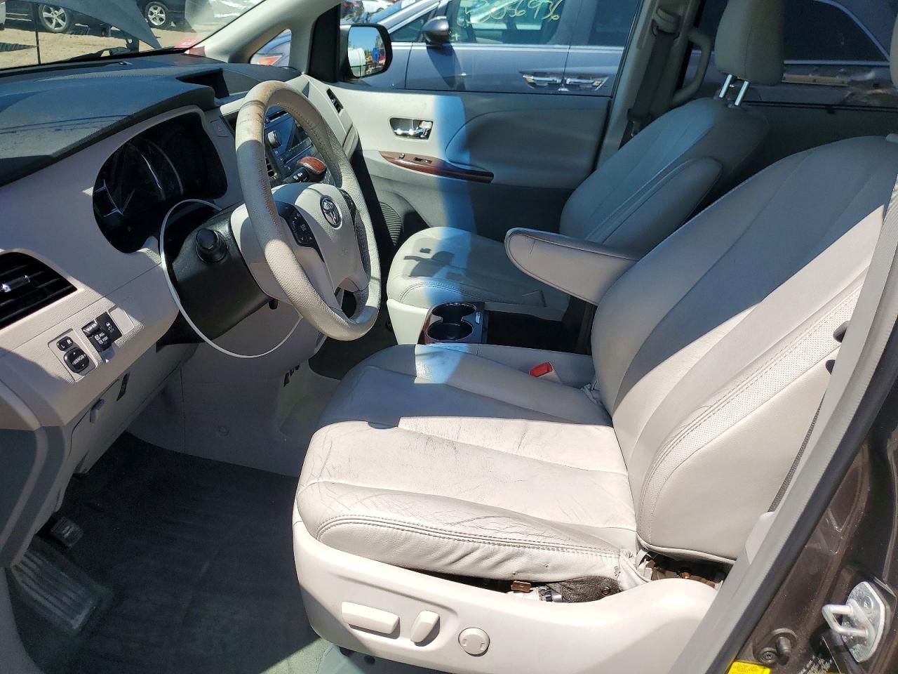 Toyota Sienna Xle 8-passenger