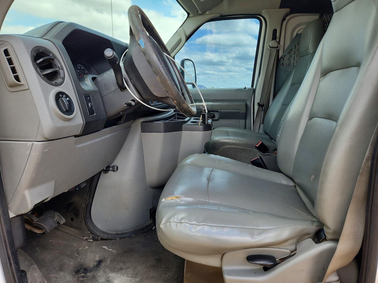 Ford Econoline E250 Van