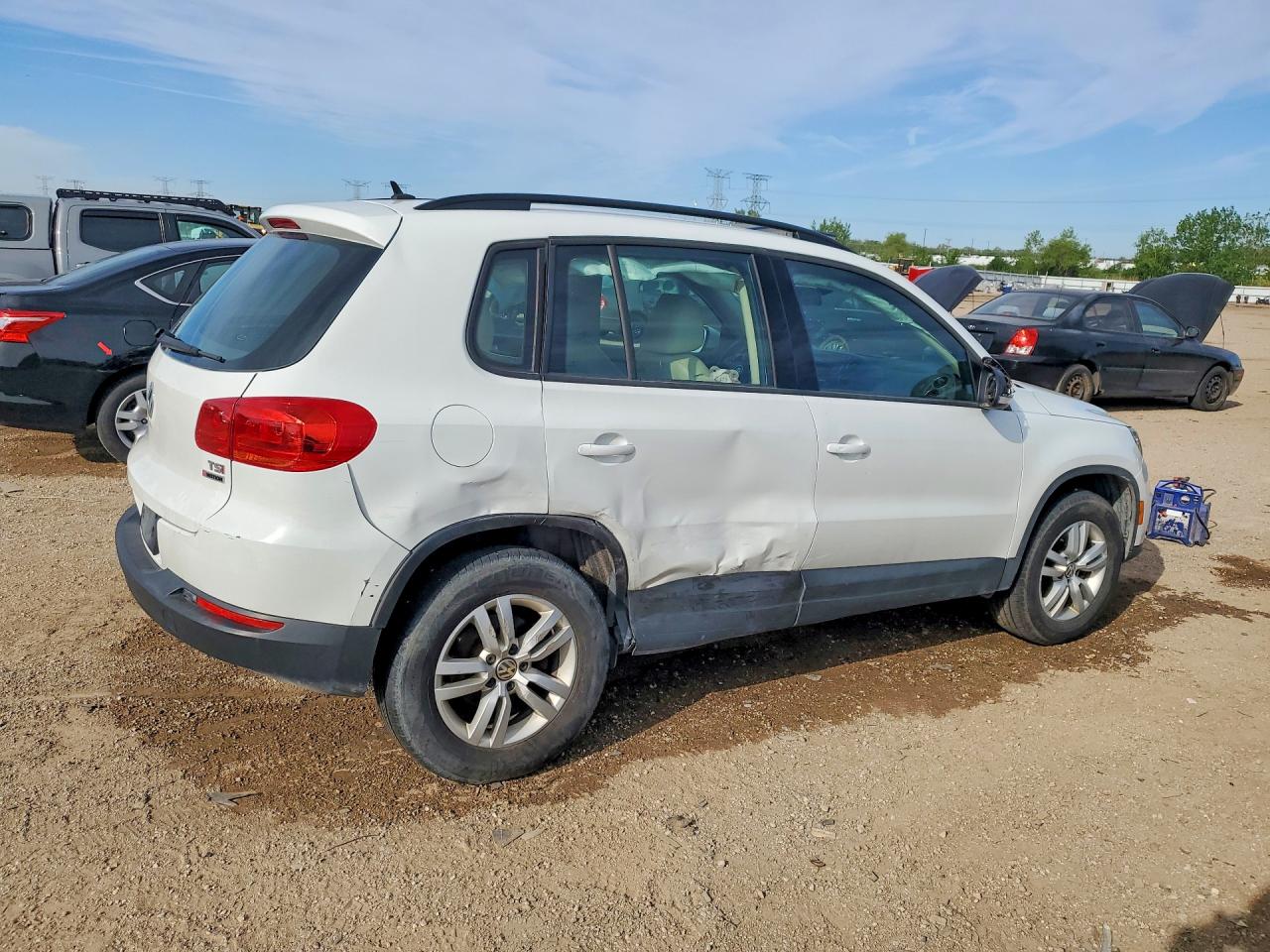 Volkswagen Tiguan S