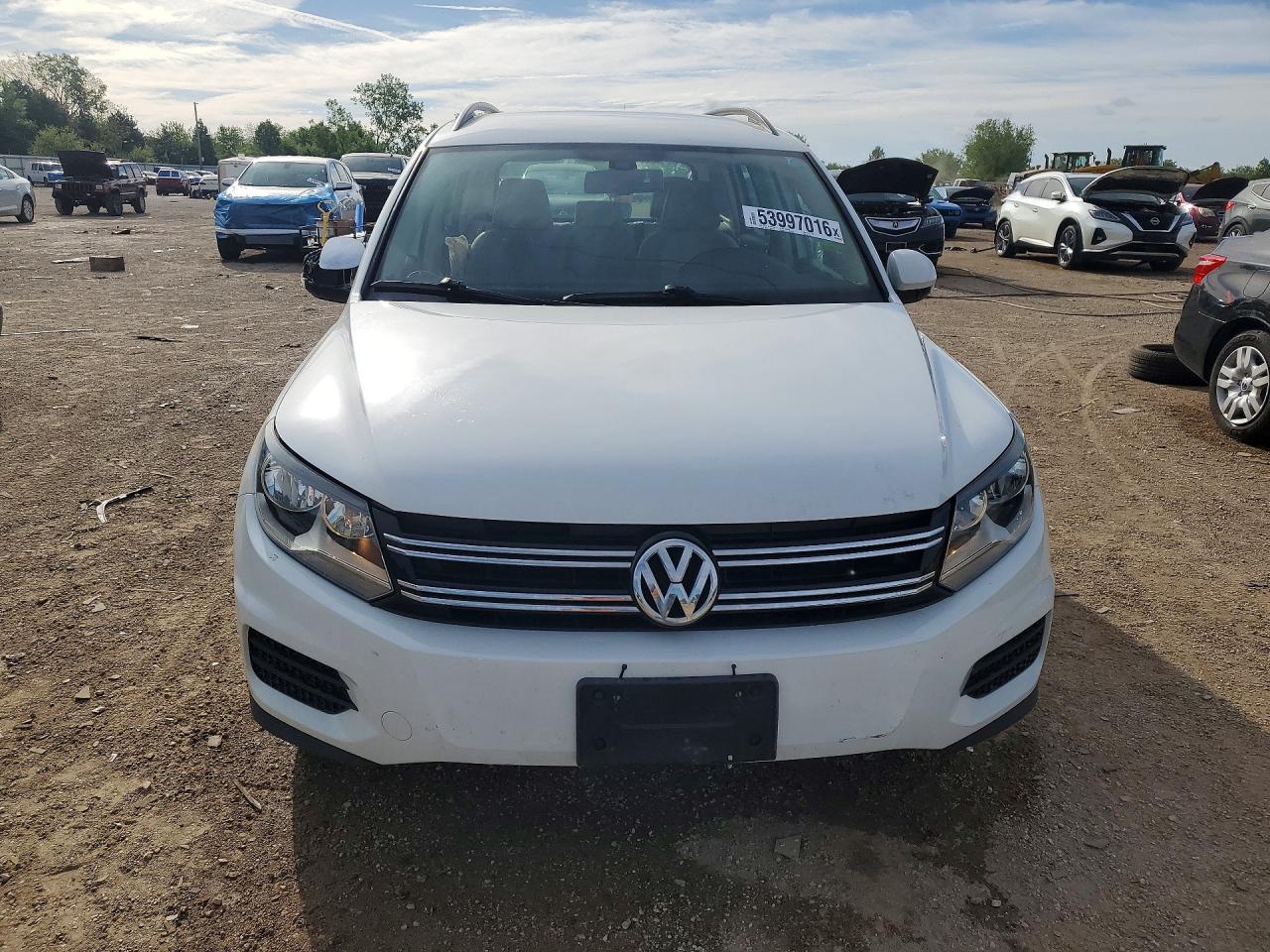 Volkswagen Tiguan S