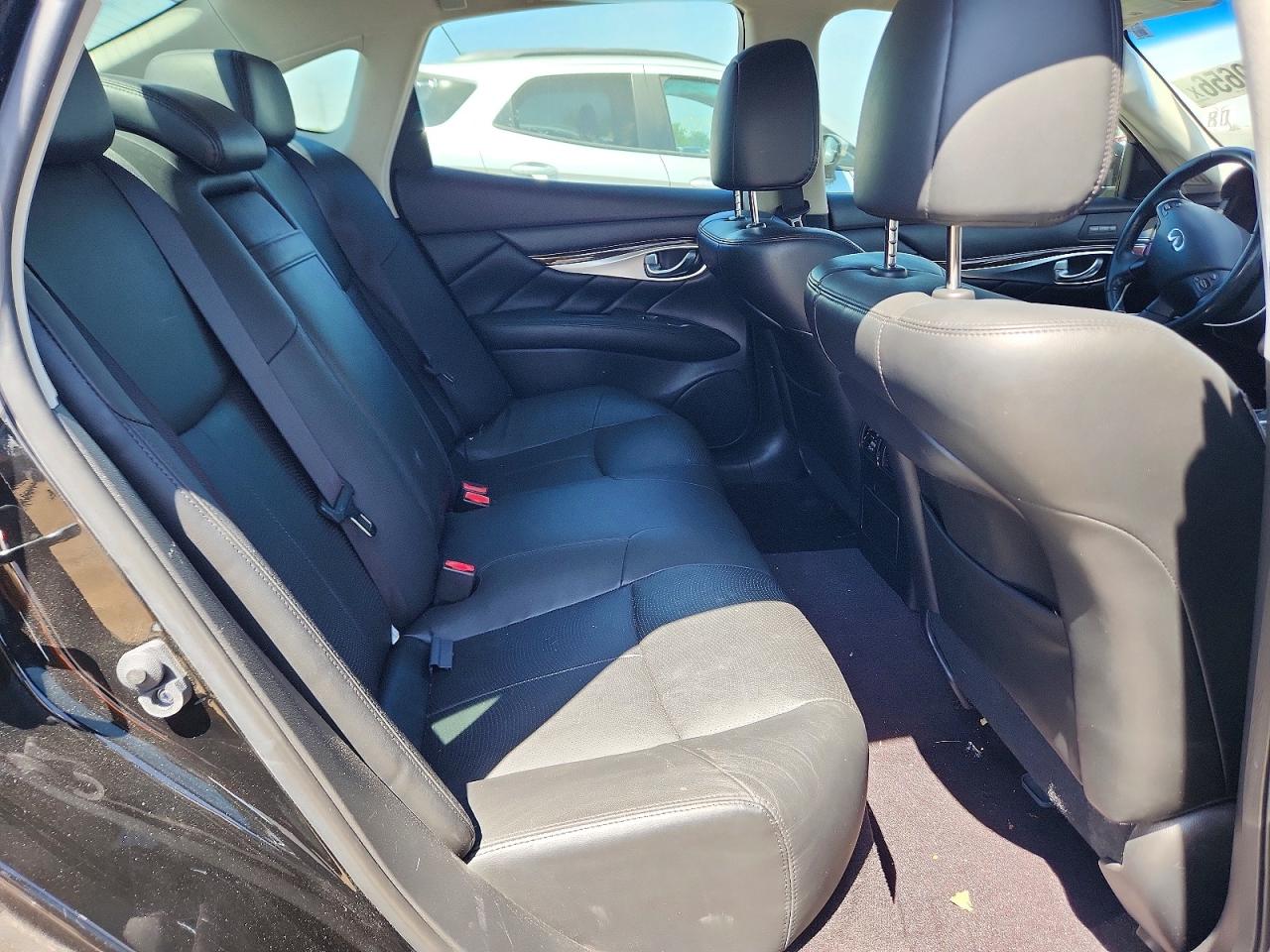INFINITI Q70 3.7 Luxe