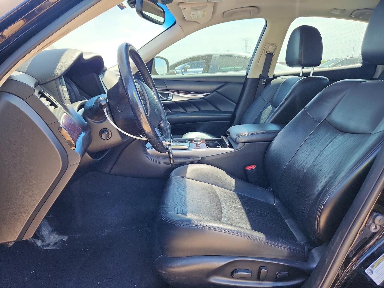 INFINITI Q70 3.7 Luxe