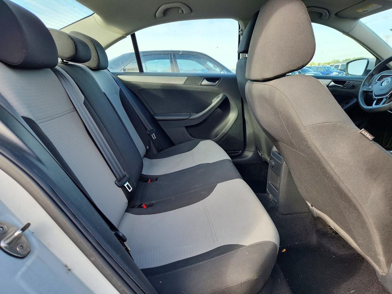 Volkswagen Jetta S