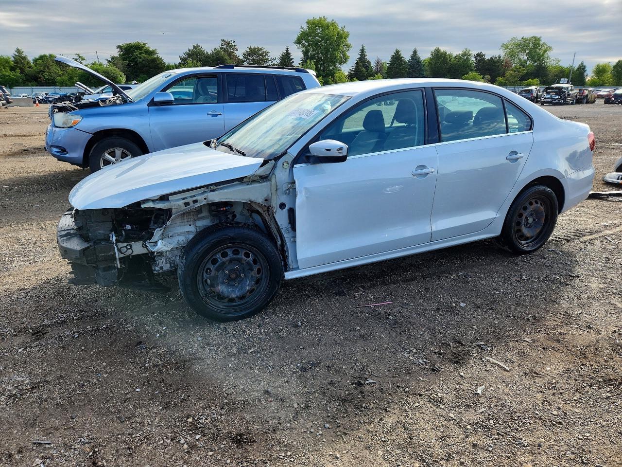 Salvage Volkswagen Jetta Image