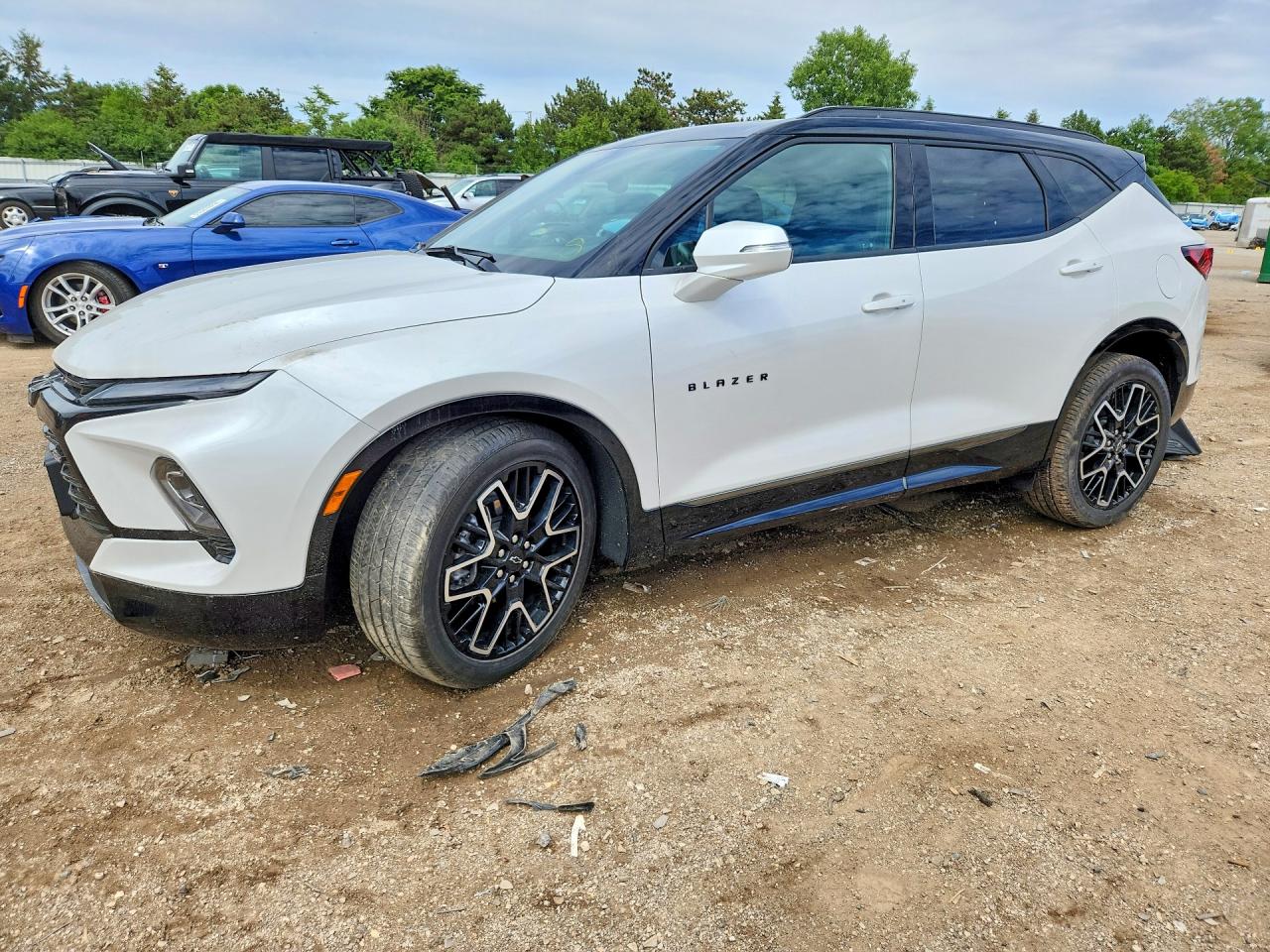 Salvage Chevrolet Blazer Image