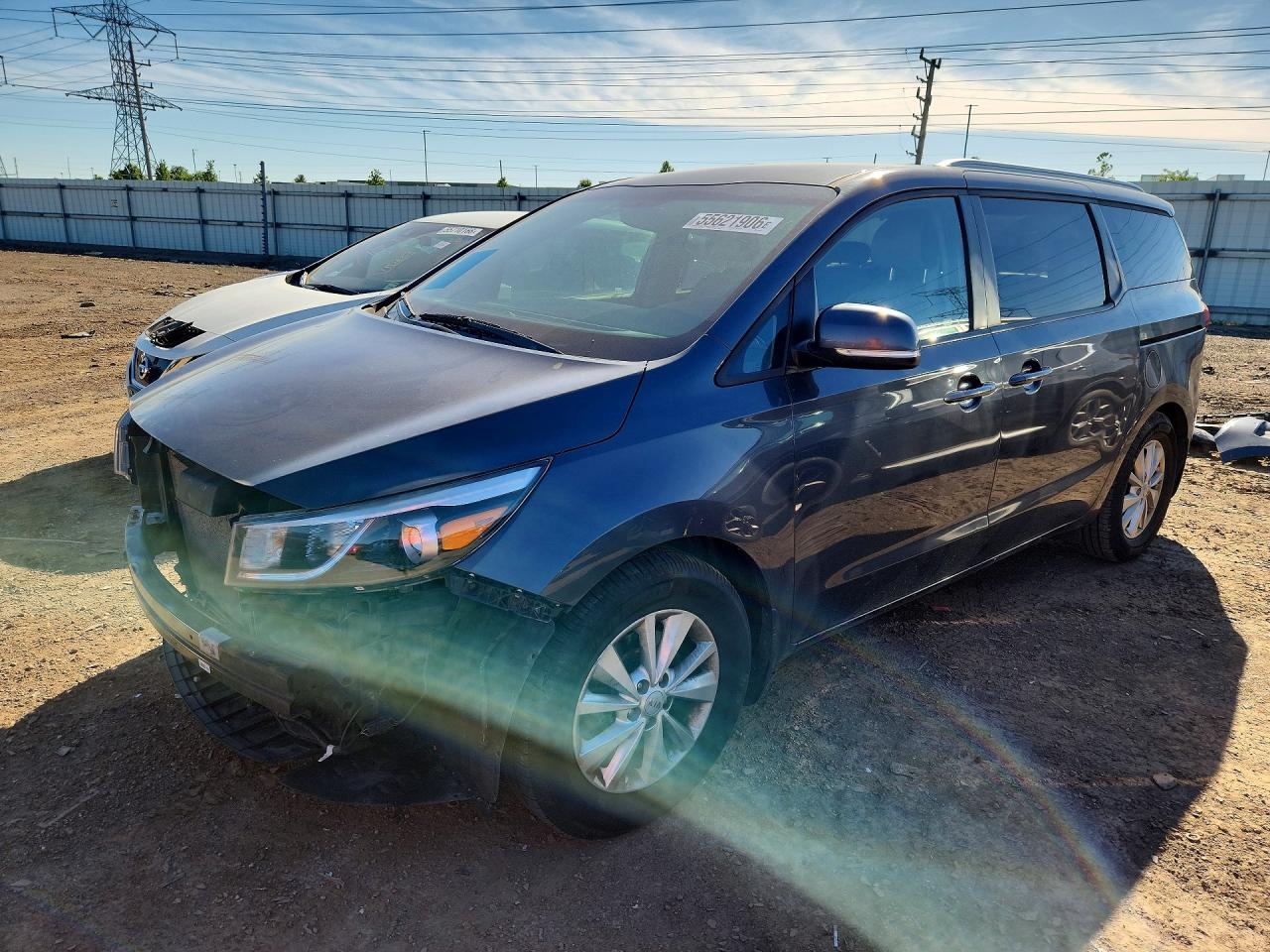 Salvage Kia Sedona Image