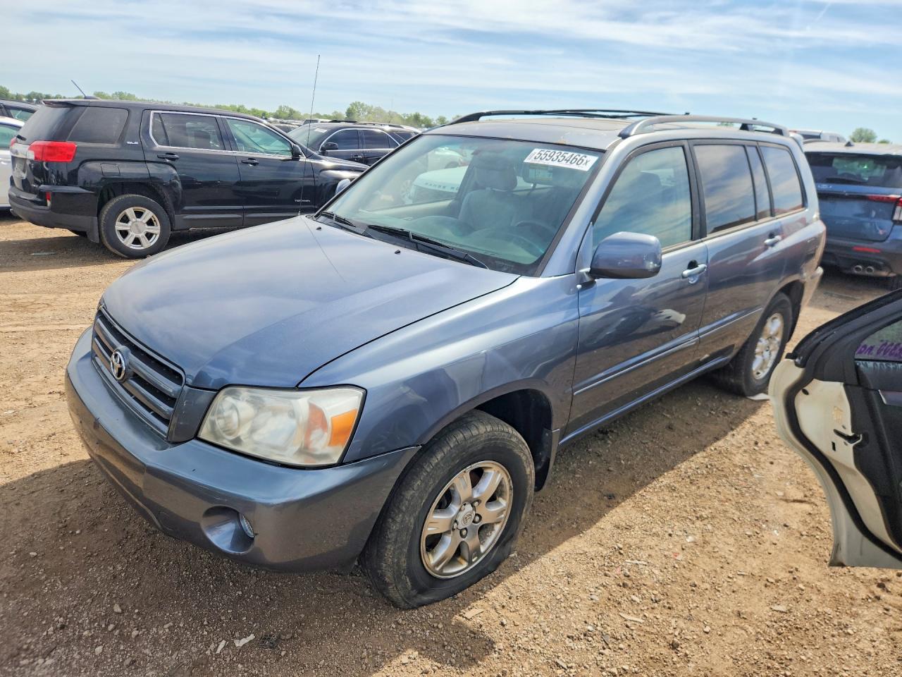 Salvage Toyota Highlander Image