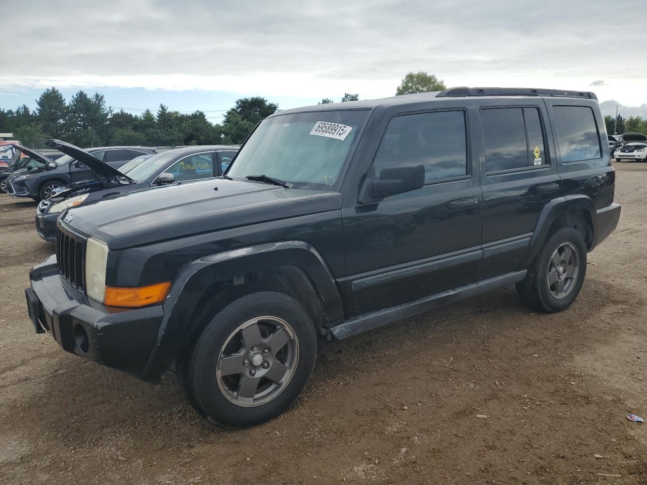 Salvage Jeep Commander Image