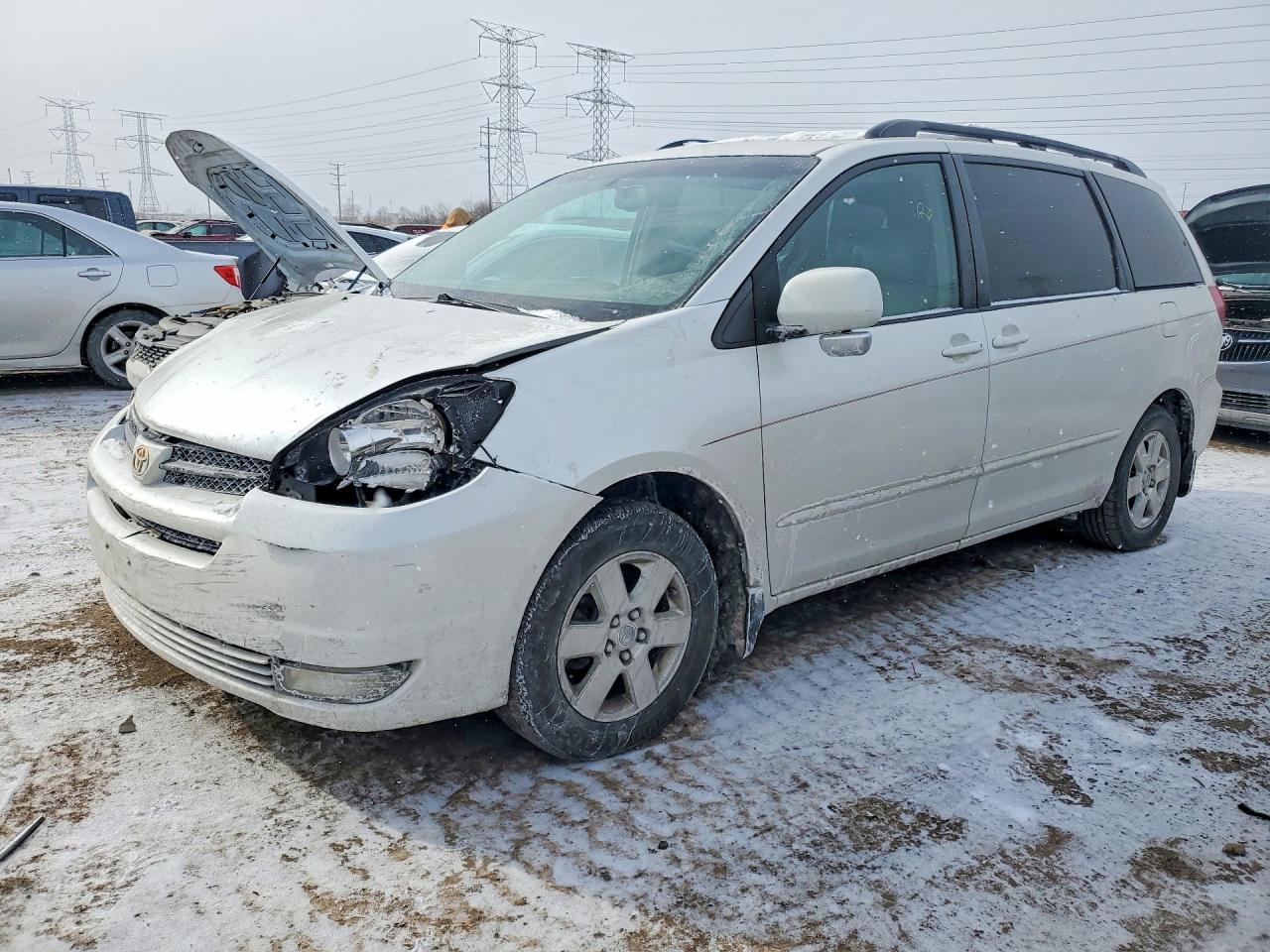 Salvage Toyota Sienna Image