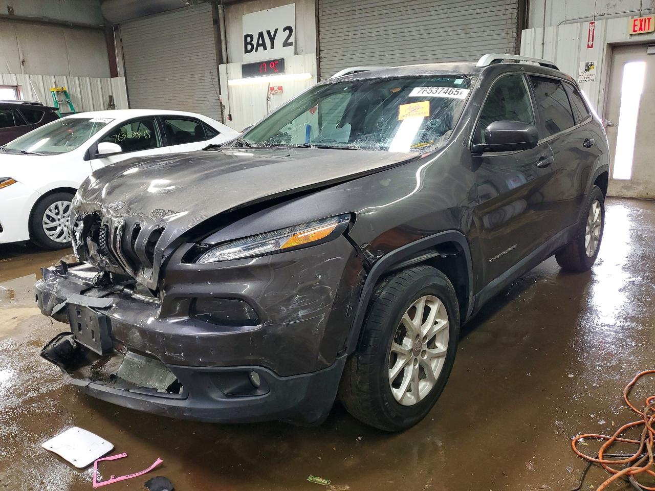 Salvage Jeep Cherokee Image