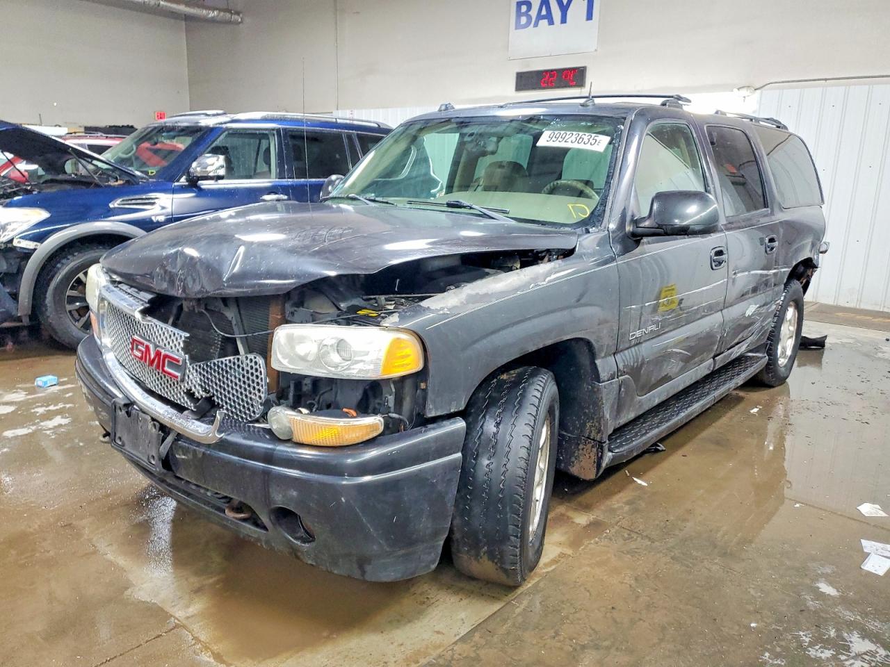 Salvage GMC Yukon Image