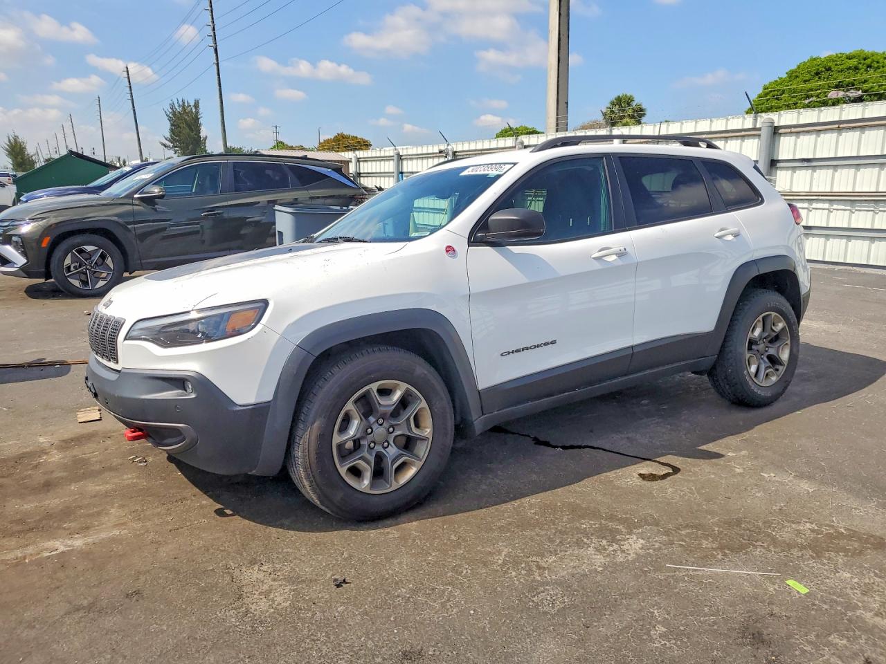 Salvage Jeep Cherokee Image