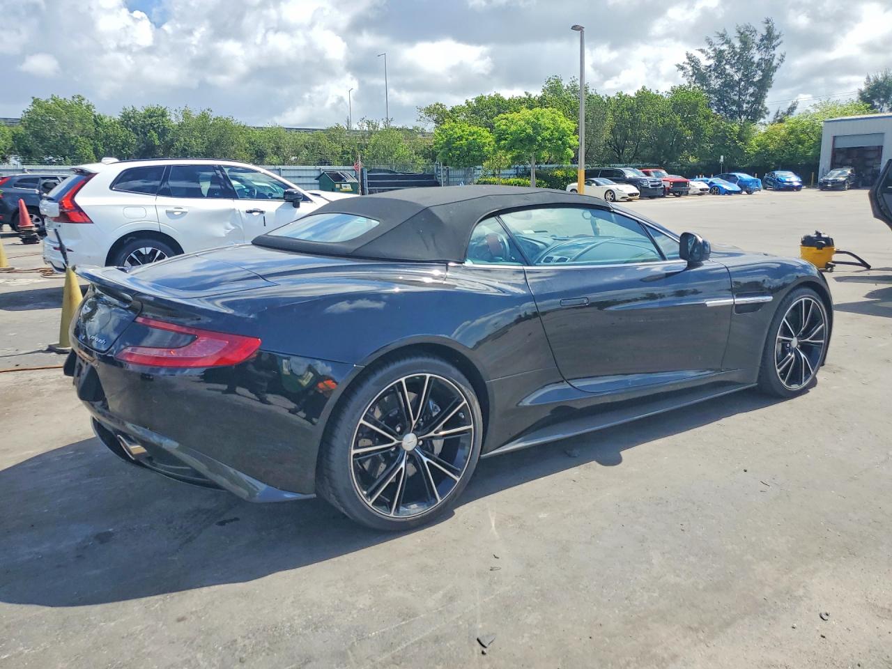Aston Martin Vanquish Volante
