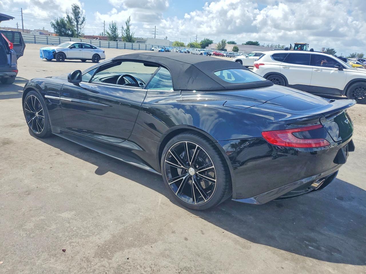 Aston Martin Vanquish Volante