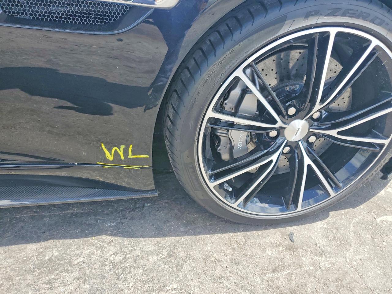 Aston Martin Vanquish Volante