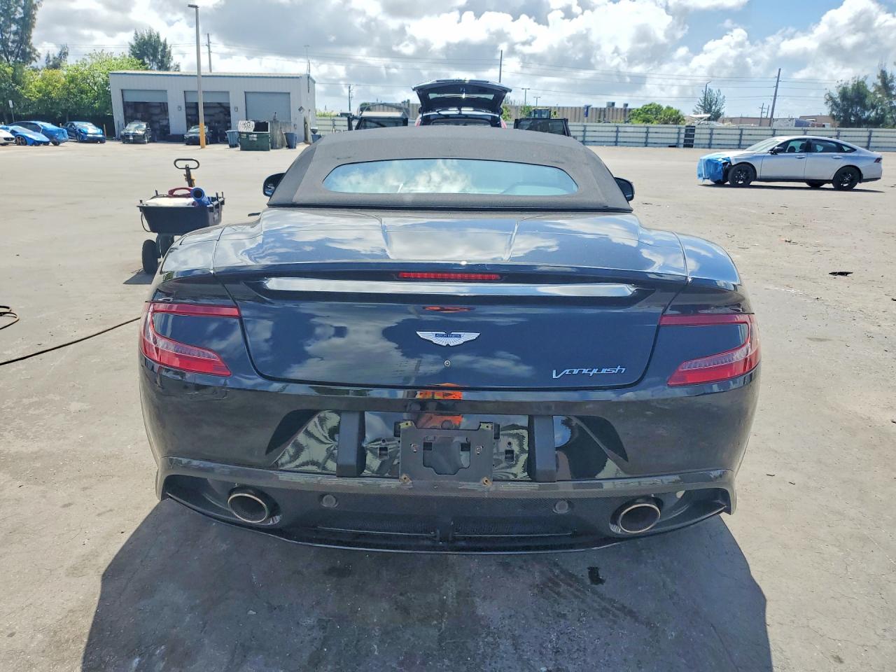 Aston Martin Vanquish Volante