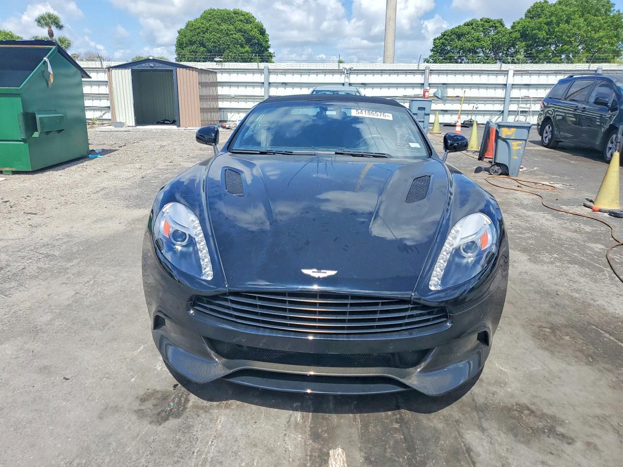 Aston Martin Vanquish Volante