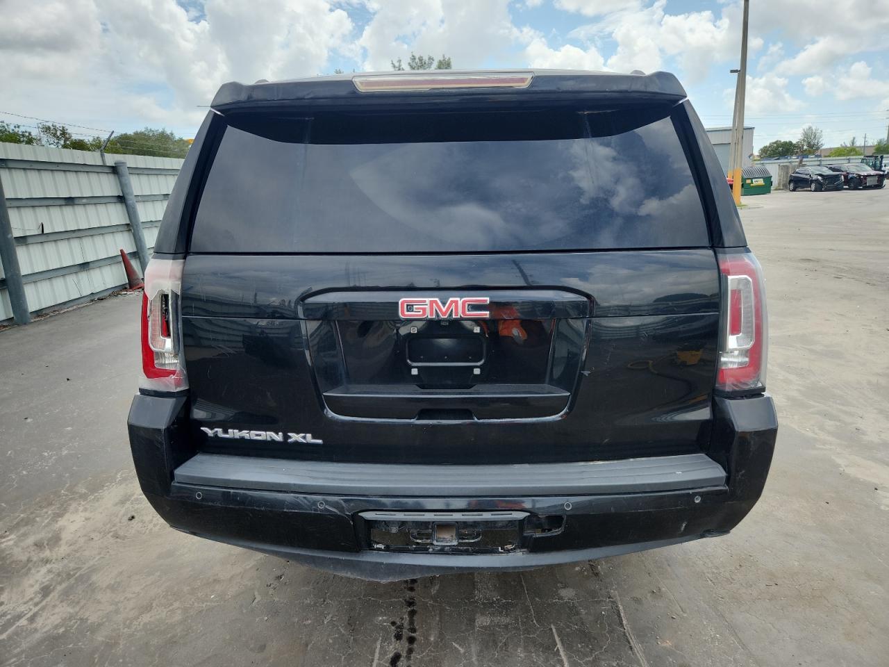GMC Yukon K1500 Slt