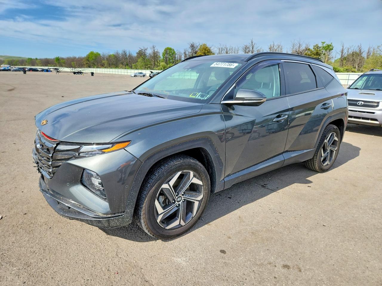 Salvage Hyundai TUCSON Image
