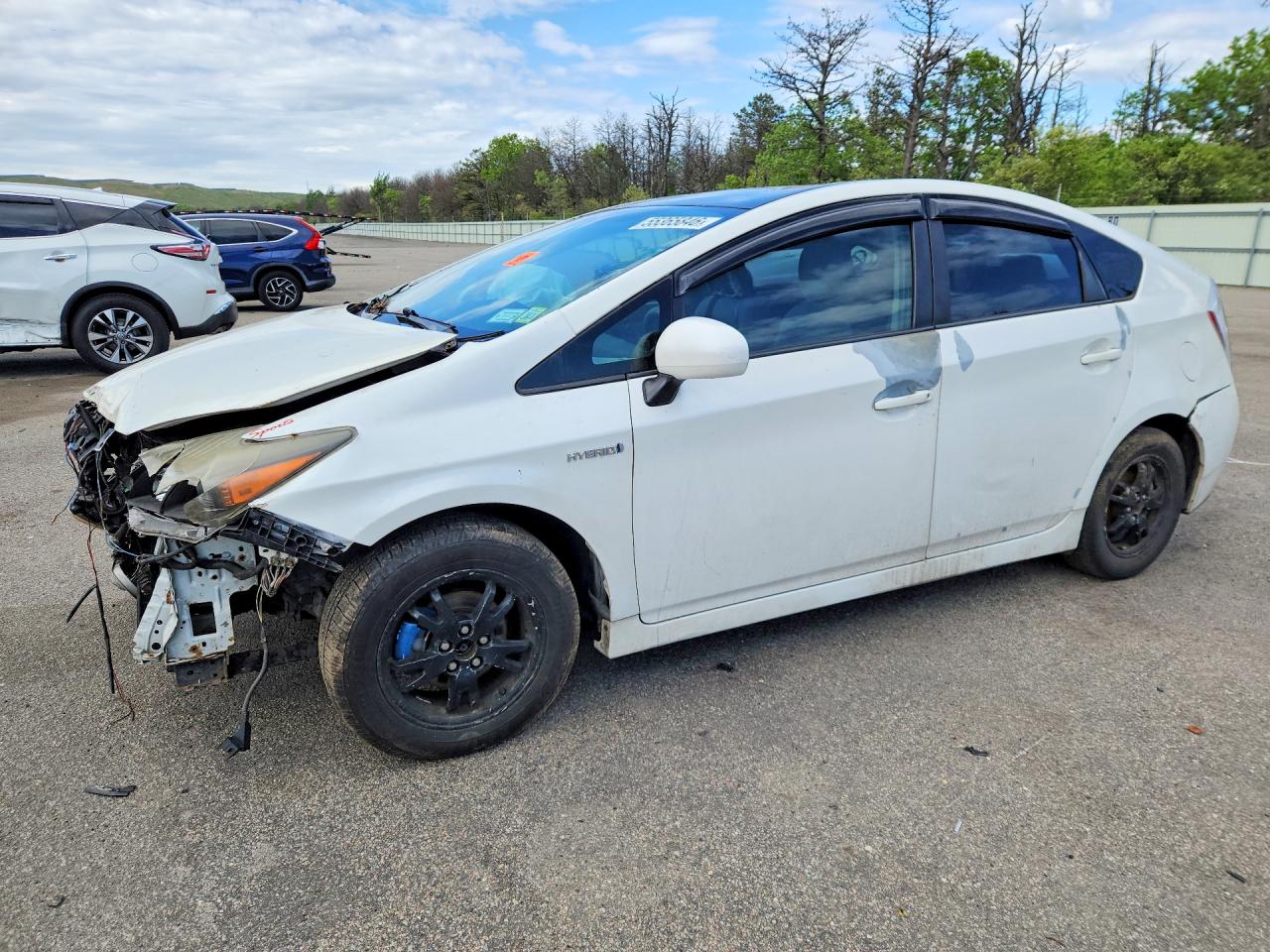 Salvage Toyota Prius Image